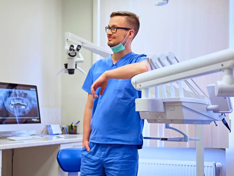 מומחה ליישור שיניים