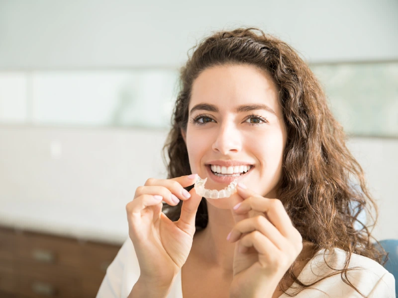 יישור שיניים שקוף